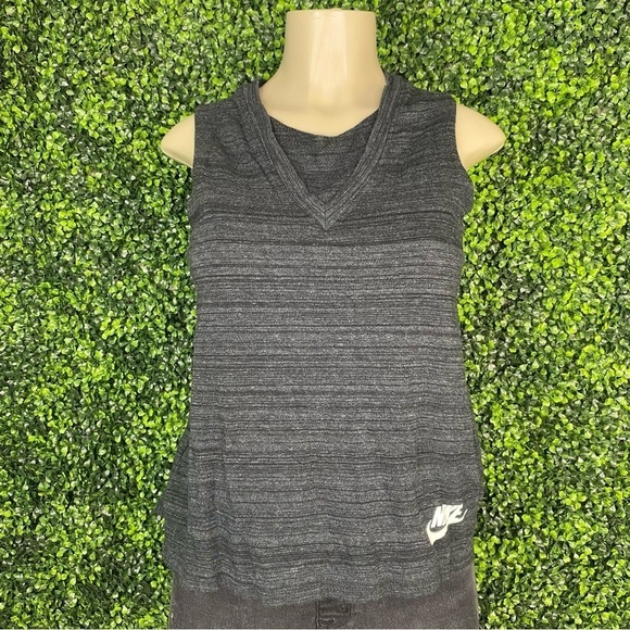Nike work out  top EUC - Picture 2 of 13